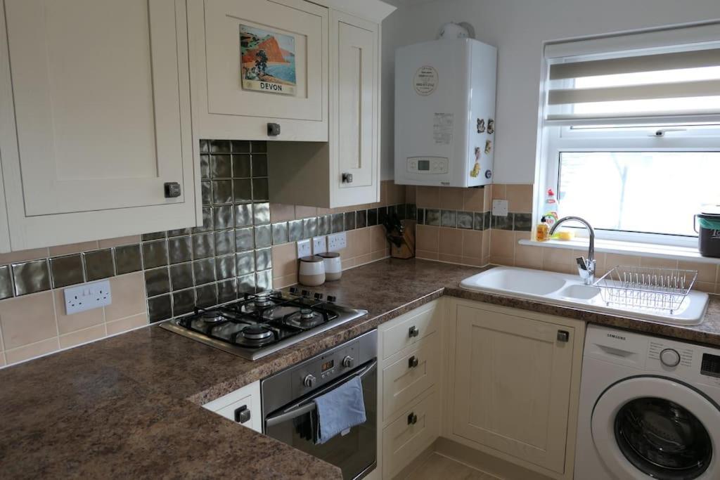 Spacious First Floor Family Flat, Sea View Torquay Eksteriør billede